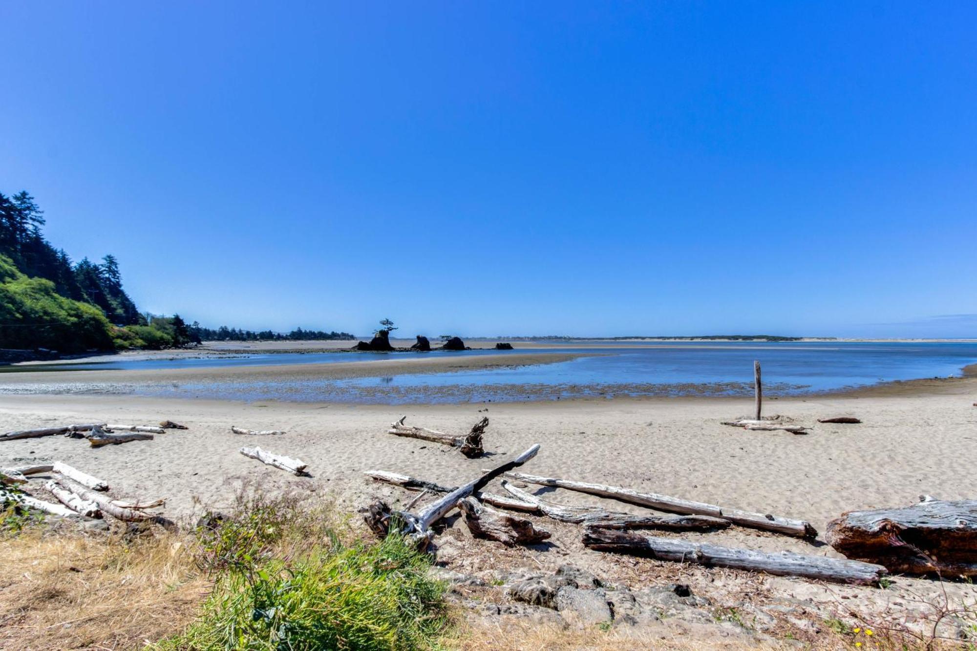 Waters Edge Apartment Salishan Beach Ruang foto