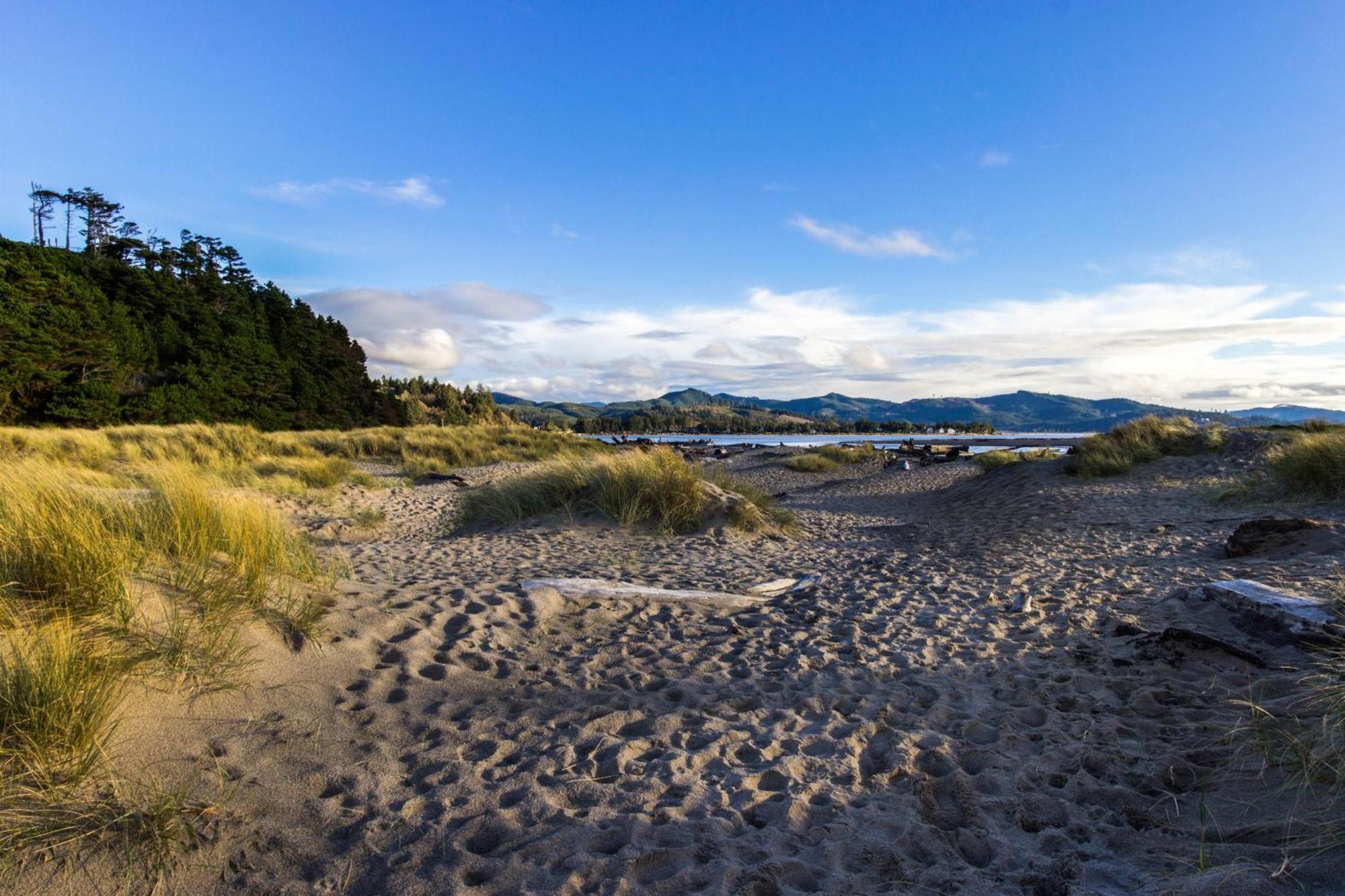 Waters Edge Apartment Salishan Beach Ruang foto