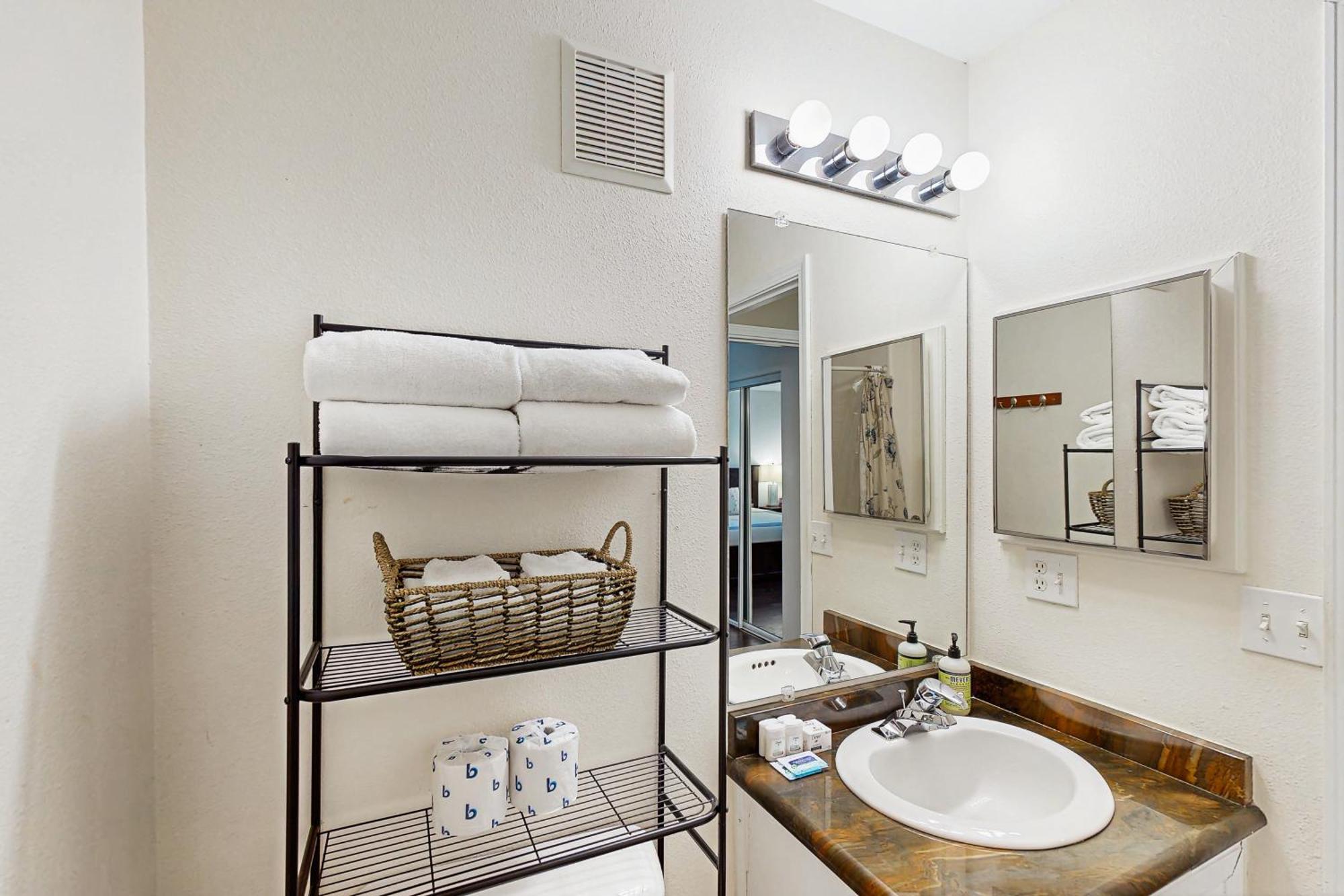 Waters Edge Apartment Salishan Beach Ruang foto